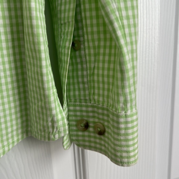 Green button down - Picture 3 of 6